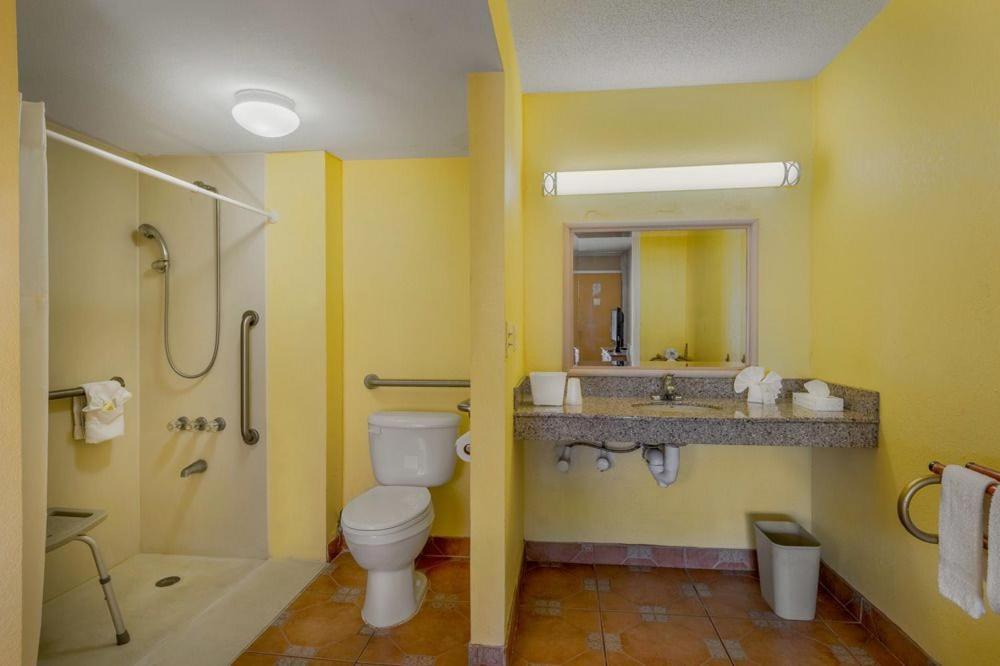 Express Inn & Suites - 5 Miles From St Petersburg Clearwater Airport Exterior foto